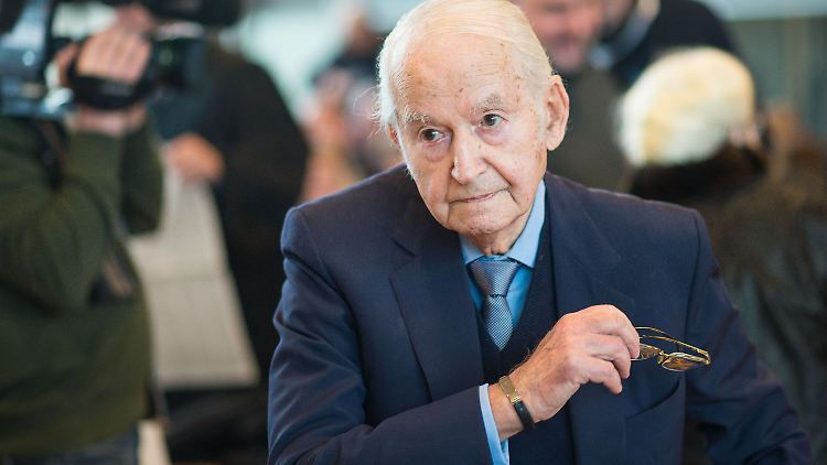 Der Auschwitz-Überlebende Leon Schwarzbaum berichtete am zweiten Prozesstag von den Grausamkeiten der SS-Wachmänner.