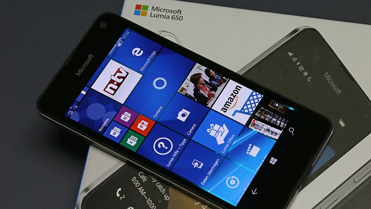Das Lumia 650 hat ein Display mit kräftigen Kontrasten und Farben.