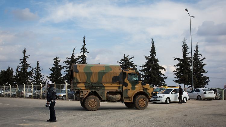 Ein türkischer Armeelaster an der Grenze zu Syrien.