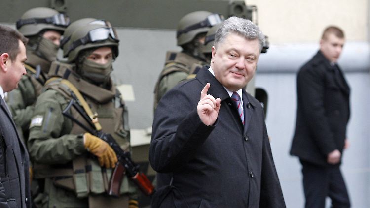 Poroschenko mit Spezial-Einsatzkräften der Armee in Kiew.