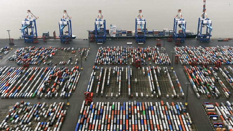 Containerterminal in Bremerhaven: Unternehmen hoffen auf eine Wiederbelebung des Handels mit dem Iran.