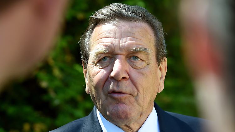Gerhard Schröder mahnt zu Solidarität zwischen den europäischen Staaten.