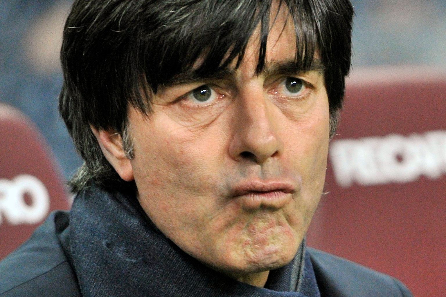 Nach der ersten Halbzeit war Bundestrainer Joachim Löw noch mäßig begeistert vom Auswärtsspiel seiner DFB-Elf im kasachischen Astana.