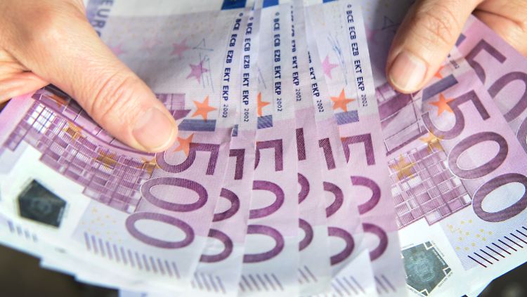 Die Täter betreiben mit ihrem Betrug zur Terrorfinanzierung Geldwäsche.