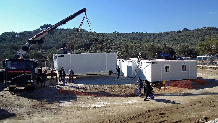 Zelte und Container für Zehntausende Menschen (hier auf Lesbos): Die Registrierung der Neuankömmlinge in den sogenannten "Hotspots" gilt als Voraussetzung für eine geordnete Flüchtlingspolitik.