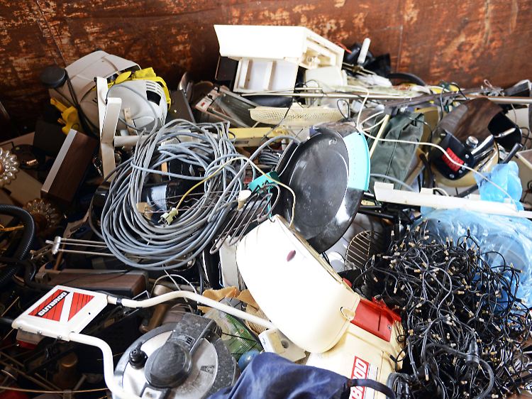 Ob kaputt oder einfach nur veraltet - jährlich werden in Deutschland Hunderttausende Tonnen Elektrogeräte ausrangiert.