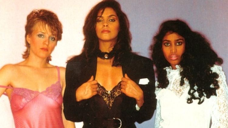 Denise Matthews (M.) und ihre beiden damaligen Mitstreiterinnen bei Vanity 6.