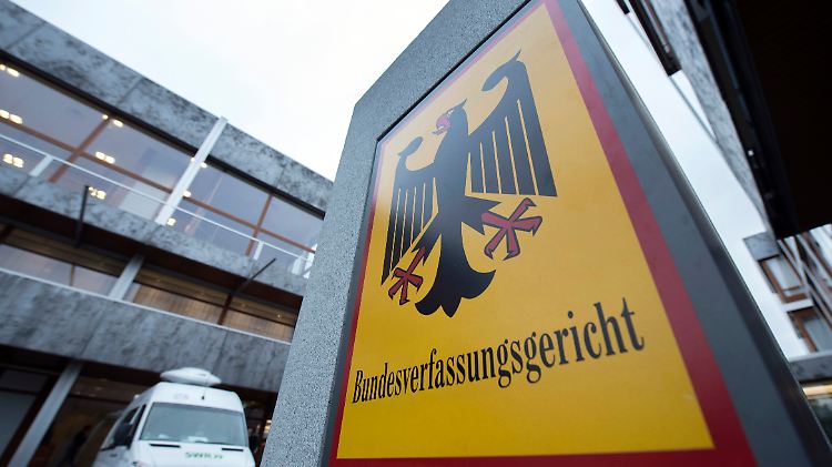Ein Mitglied des Senats ist erkrankt: Die Verhandlung beginnt mit Verspätung.