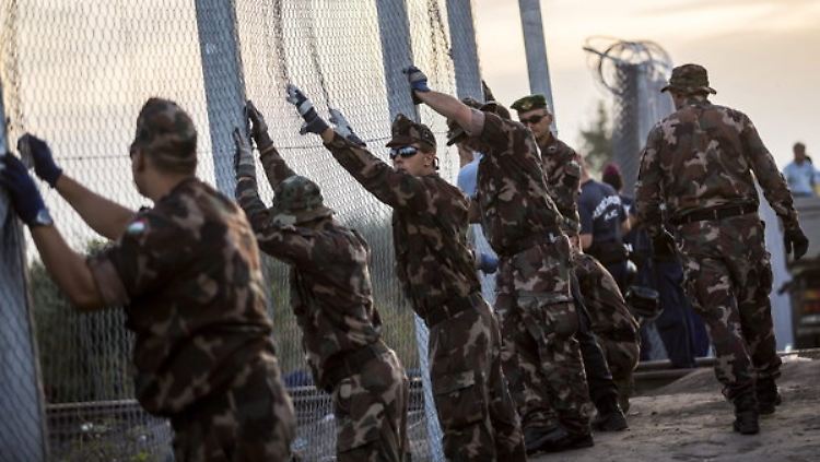 Im September 2015 hatten ungarische Soldaten einen Zaun zur Grenze nach Serbien errichtet - und die Balkanroute faktisch geschlossen.
