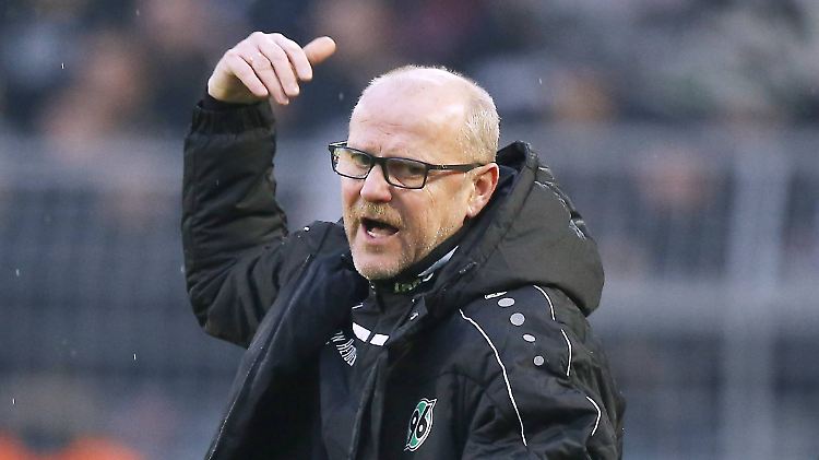Es ist zum Verzweifeln. Thomas Schaaf und Hannover 96 durchleben schwierige Zeiten.