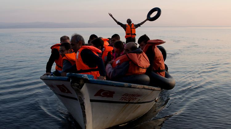 Die Zahl der Flüchtlinge sinkt zwar, dennoch befinden sich viele Menschen in Seenot.