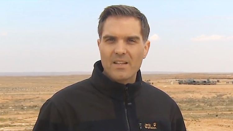 CNN-Reporter Frederik Pleitgen an der Frontlinie in Hama - nur wenige Kilometer von Rakka entfernt.