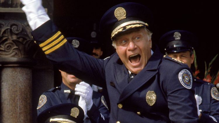 Er blödelte sich durch alle "Police Academy"-Filme: George Gaynes als Kommandant Eric Lassard.