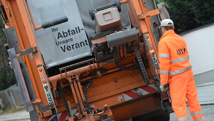 Russ: "Sie haben nun Anspruch auf einen ordentlichen Schluck aus der Pulle beim Gehalt."