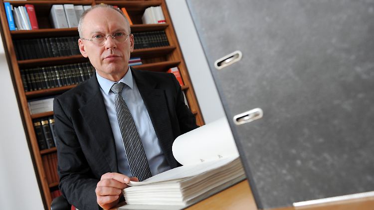 Für Richter Manfred Götzl ist es nicht der erste Befangenheitsantrag - aber vielleicht einer mit Folgen. 