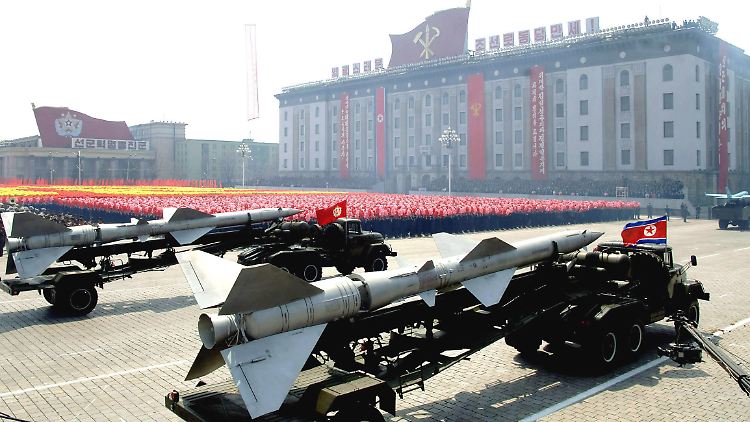 Paraden und Raketen: Die neuen Sanktionen sollen dafür sorgen, dass Kim Jong Un in Zukunft dafür das Geld fehlt.