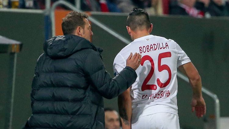 Für Raul Bobadilla war Augsburgs Highlight-Spiel gegen Liverpool eine kurze Angelegenheit.