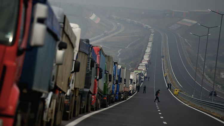 Die neuen Grenzen haben Auswirkungen wie hier bei einem Lkw-Rückstau an der bulgarisch-griechischen Grenze.