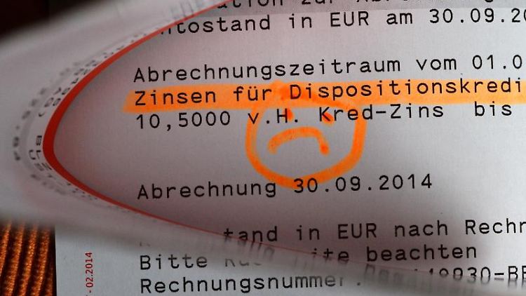  Viele Geldinstitute verlangen in der Corona-Krise überhöhte Dispozinsen.