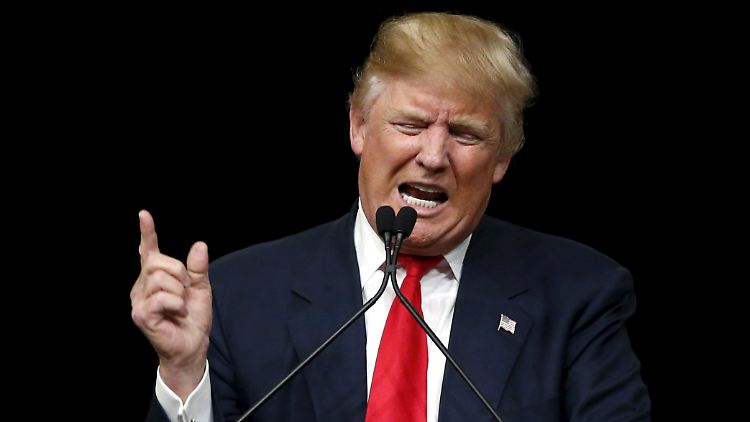 Mit erhobenem Zeigefinger: Donald Trump bei einem Auftritt in North Charleston im US-Bundesstaat South Carolina.