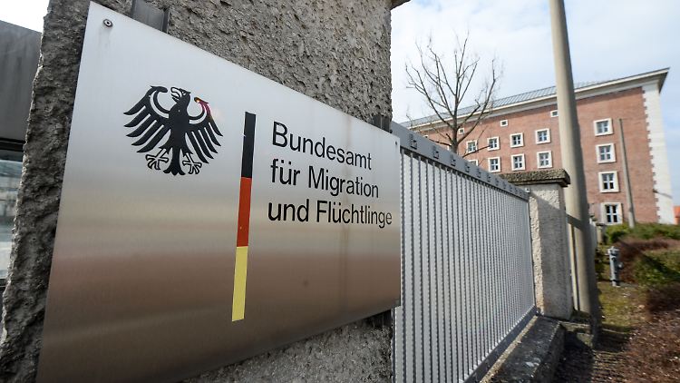 Frewillig und zeitlich befristet ins Bamf: Die Post will im bürokratischen Brennpunkt der Flüchtlingskrise aushelfen.