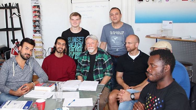 Der Lesben- und Schwulenverband in Berlin-Brandenburg sucht Mentorinnen und Mentoren für homosexuelle und transgeschlechtliche Flüchtlinge.