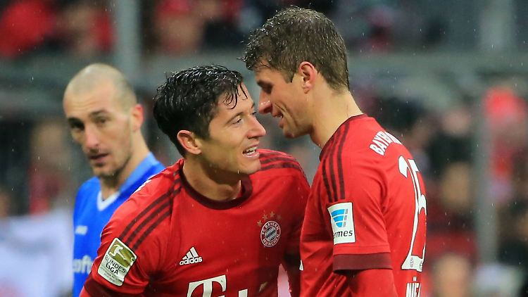 "Wir haben gezeigt, dass wir einen guten Spirit haben": Thomas Müller, hier mit seinem Kollegen Robert Lewandoaski.