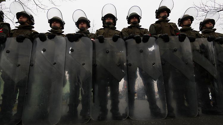Soldaten wie diese sollen Flüchtlinge an der österreichischen Grenze aufhalten.