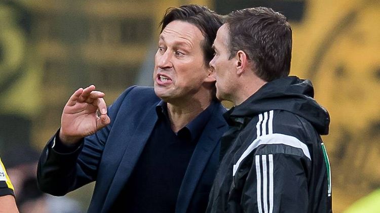 Roger Schmidt war mit der Schiedsrichter-Entscheidung so gar nicht zufrieden - das hatte harte Konsequenzen für ihn.
