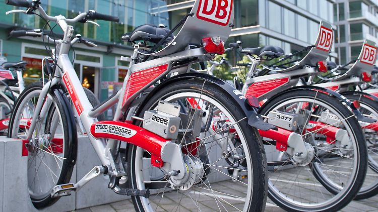 Verleih-Räder stehen oftmals in der Nähe von Bahnhöfen.  