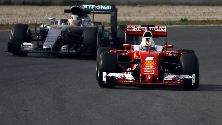 Ein Fingerzeig für die Saison? Vettel fährt bei den ersten Tests schneller Hamilton.