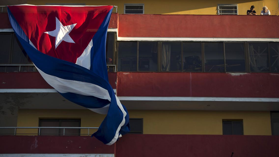 Der Nationalstolz der Kubaner kennt kaum Grenzen. Überall in Havanna finden sich große Flaggen.