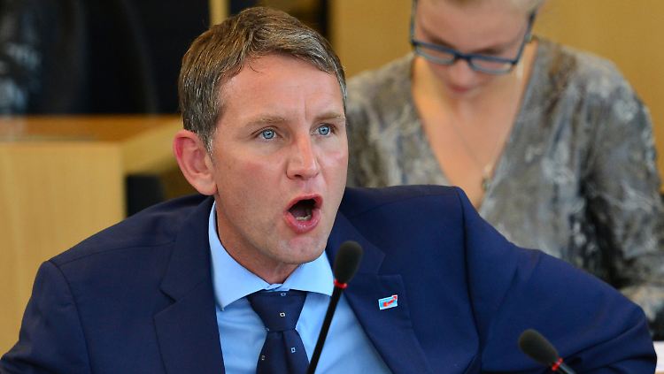 AfD-Fraktionschef Björn Höcke reagiert aufgebracht während einer Debatte im Thüringer Landtag in Erfurt.