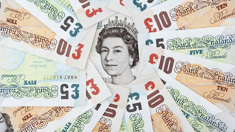 Großbritannien flirtet heftig mit dem Brexit - und bringt damit seine Währung ins Straucheln.