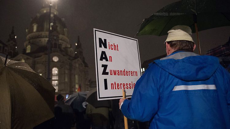 Bis zu 3000 Menschen sind zur jüngsten Pegida-Kundgebung nach Dresden gekommen.