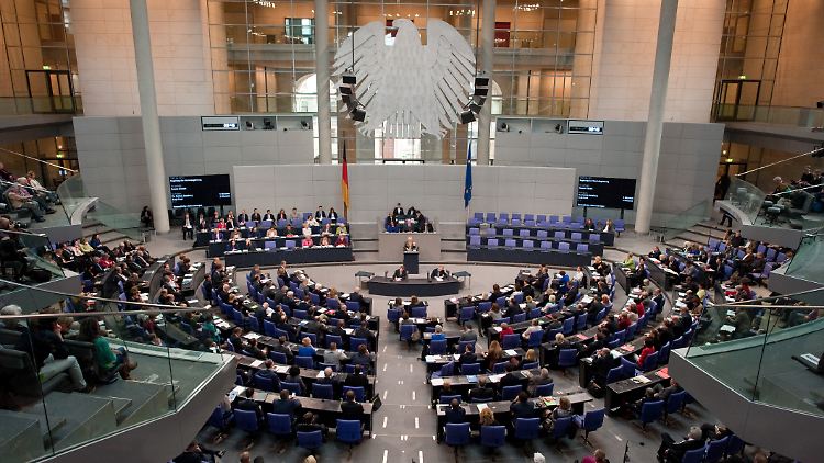 In der laufenden Wahlperiode sitzen 630 Abgeordnete im Bundestag.