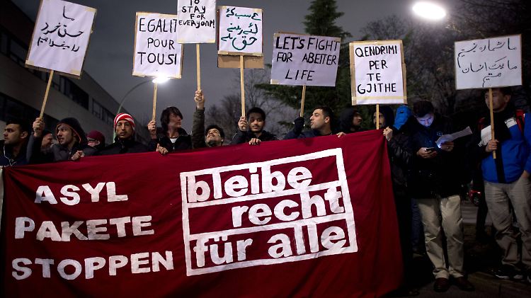 Vielen Flüchtlingen in Deutschland droht die Abschiebung, wenn das Asylpaket II angenommen wird. 