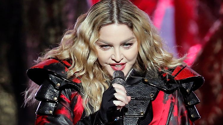 Auf der Bühne gibt sich Madonna gern freizügig und provokant - das gefällt den philippinischen Bischöfen gar nicht.