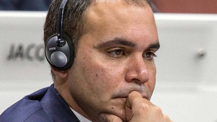 Prinz Ali bin al-Hussein behauptet, er sei der einzige "der Korruption im Weltfußball mit Mut entgegentritt".