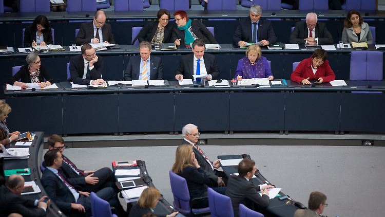 Parlamentarische Staatssekretäre vertreten im Bundestag die Bundesminister auf der Regierungsbank.