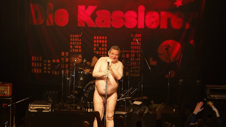 Das wird der ESC auf jeden Fall verpassen: Wolfgang "Wölfi" Wendland bei einem Auftritt der Band Die Kassierer.