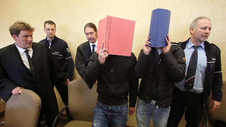 Diebstahl in der Silvesternacht: Die beiden Angeklagten Ahmed M. und Samir S. müssen sich vor Gericht für ihre Taten verantworten.