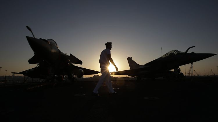 Offenbar fliegt Frankreich auch Luftangriffe in Libyen.