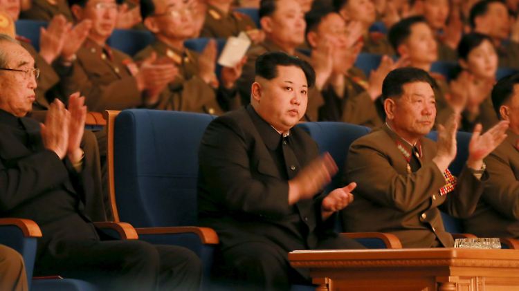 Staatschef Kim bei einer Feierstunde zum 70. Bestehen der Volksarmee.