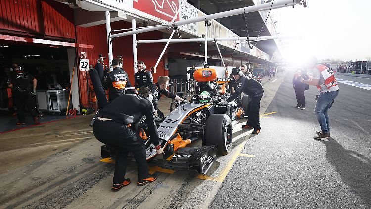 Nico Hülkenberg überzeugt mit seinem Force India bei den Tests. Von den langsamen Zeiten der Mercedes-Piloten will er sich aber nicht blenden lassen.