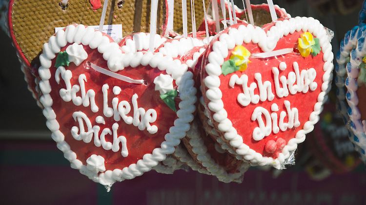 Für 2015 sollen die Aktionäre 1,65 Euro pro Aktie bekommen - mehr als erwartet.