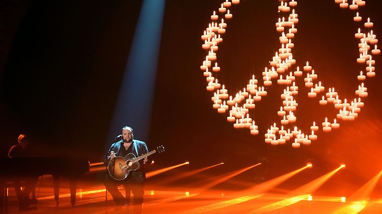 Wir müssen nur noch kurz die Welt retten: Alex Diehl bei den Proben zum ESC-Vorentscheid.