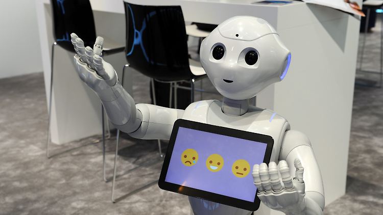 Das ist er, der Pepper. Bald soll er in den Alltag der Franzosen einziehen.