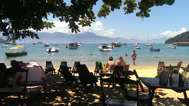 Die Touristen können auf der Ilha Grande richtig abschalten.  