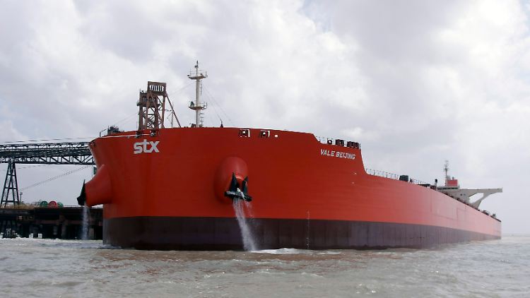 Schweres Gerät vom Tagebau bis zum Transport: Wer im Rohstoffgeschäft mitmischen will, muss in teure Anlagen und Maschinen investieren.